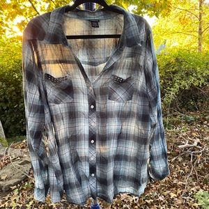 Torrid size 3 long sleeve button down shirt